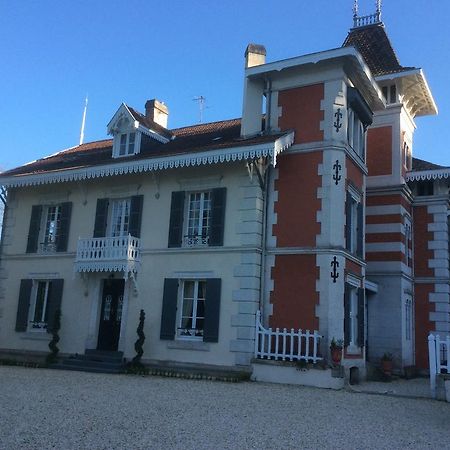 Bed and Breakfast Le Chalet De Luxe Saint-Séverin Exterior foto