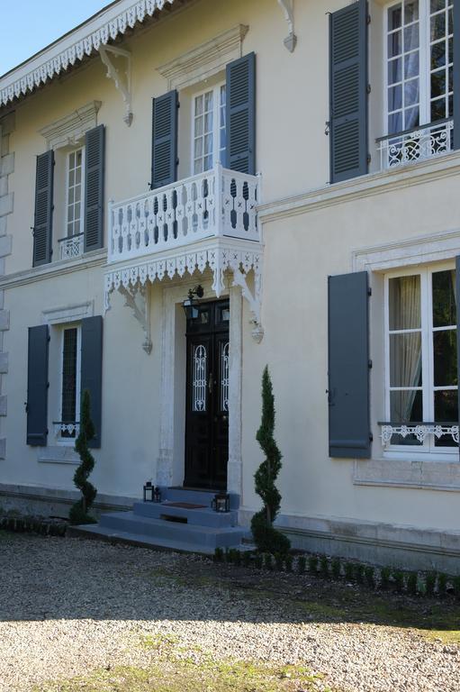 Bed and Breakfast Le Chalet De Luxe Saint-Séverin Exterior foto