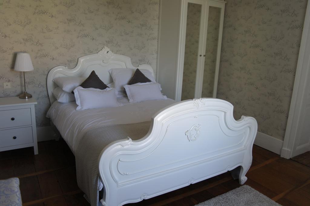Bed and Breakfast Le Chalet De Luxe Saint-Séverin Zimmer foto