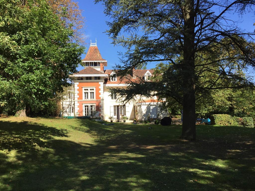 Bed and Breakfast Le Chalet De Luxe Saint-Séverin Exterior foto