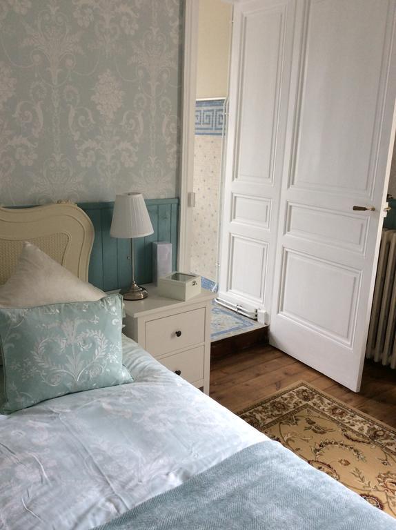 Bed and Breakfast Le Chalet De Luxe Saint-Séverin Zimmer foto