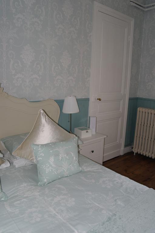 Bed and Breakfast Le Chalet De Luxe Saint-Séverin Zimmer foto