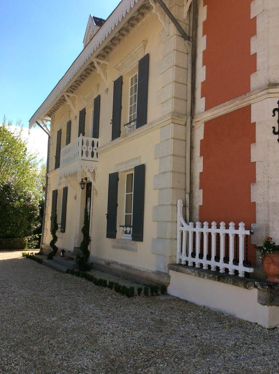 Bed and Breakfast Le Chalet De Luxe Saint-Séverin Exterior foto