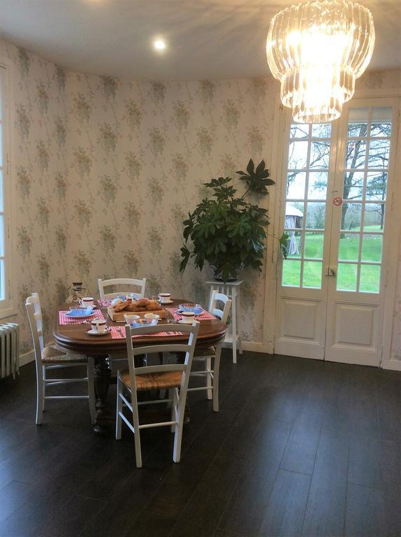 Bed and Breakfast Le Chalet De Luxe Saint-Séverin Exterior foto