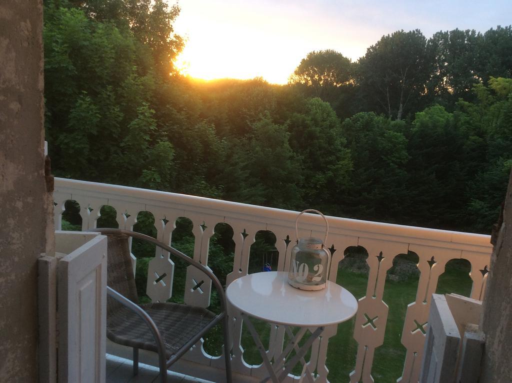 Bed and Breakfast Le Chalet De Luxe Saint-Séverin Exterior foto