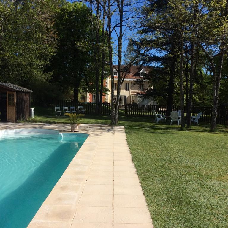 Bed and Breakfast Le Chalet De Luxe Saint-Séverin Exterior foto